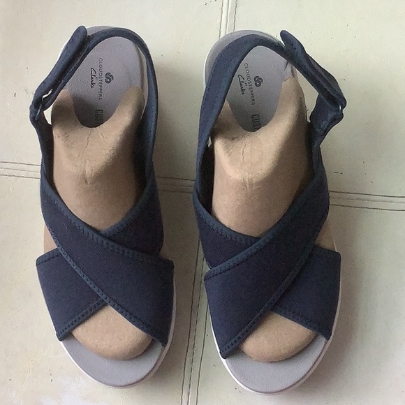 NWT cloudsteppers by Clark’s navy - Picture 3 of 9